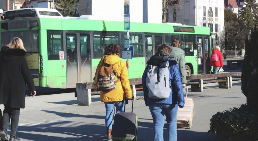 A nyári munkanapi menetrend szerint közlekednek majd a pécsi buszok az őszi szünetben