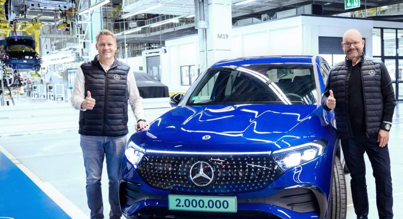 ELKÉSZÜLT A KÉTMILLIOMODIK AUTÓ A KECSKEMÉTI MERCEDES-BENZ GYÁRBAN