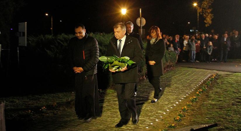 Forradalom: mindenáron meg kell őriznünk függetlenségünket