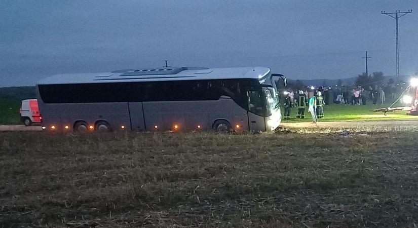 Meghalt egy kerékpáros a szomszéd vármegyében, majd a tragédia helyszínén egy busz is balesetezett