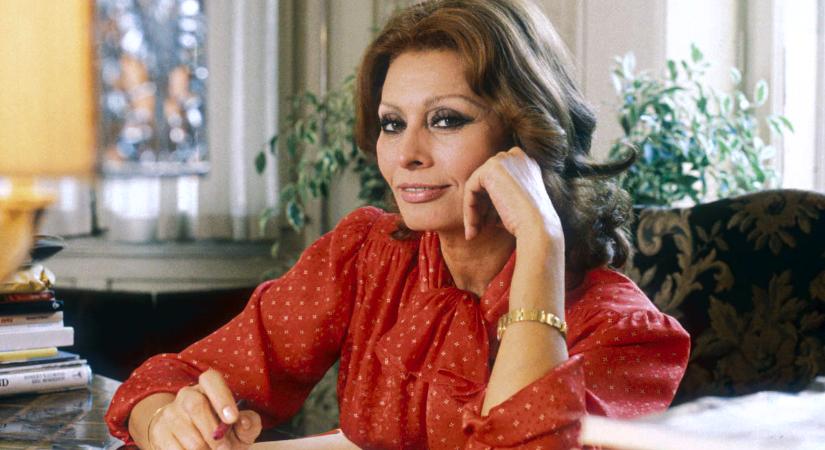 A 90 éves Sophia Loren a megtestesült sikk és elegancia: fotókon régen és most