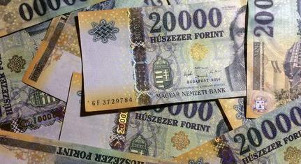 Pénteken is gödörben a forint