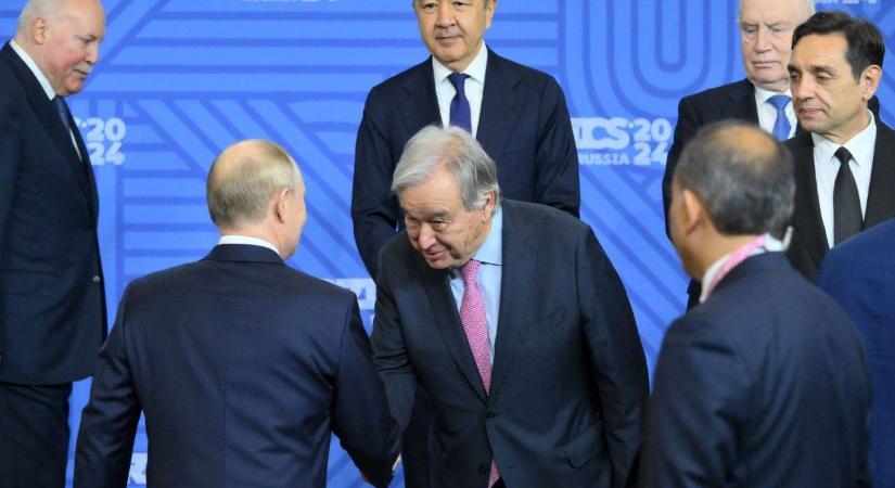 Guterres Kazanyban: meghajolt Putyin előtt, megölelte Lukasenkát, de a békéről beszélt