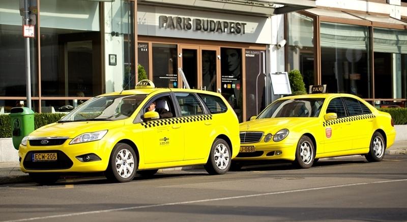 Taxiállomásokat újítanak meg a fővárosban