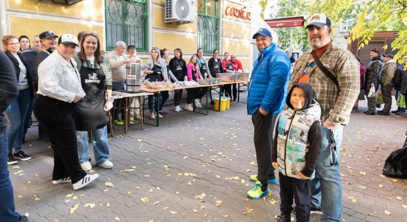 Boldog délután a nemzeti ünnepen Dunaújvárosban