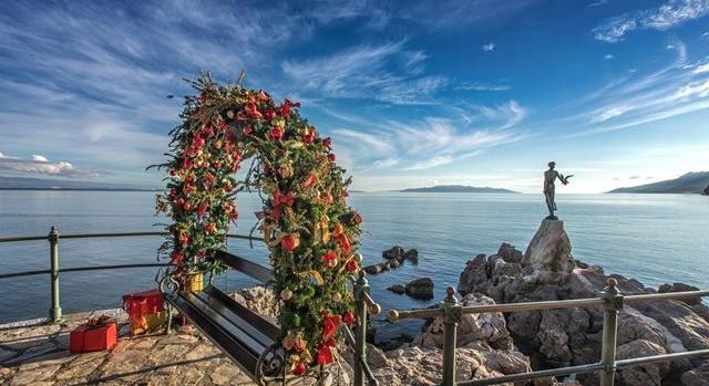 Egy rejtett tengerparti ékszerdoboz, amit az adventi időszakban is látnod kell: alig pár órányi autóútra van tőlünk