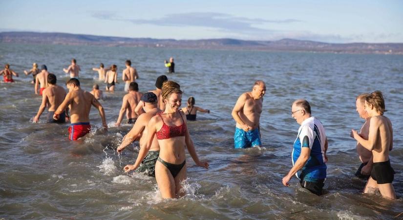 Lassan felforr a Balaton, olyan gyorsan emelkedik a hőmérséklete