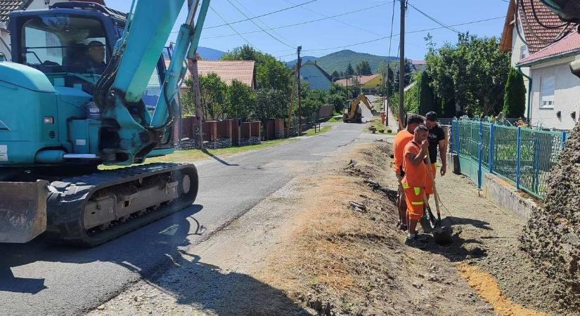 Lassan minden járda megújul Szilvásváradon