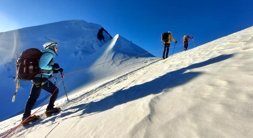 „Kevés a lehetőség hibázni” – Megmászta a Mont Blanc-t, majd azzal a lendülettel le is siklóernyőzött onnan a lelkes para-alpinista