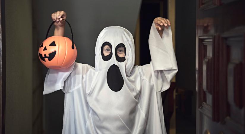 Így készíts szellem jelmezt a gyereknek Halloweenre