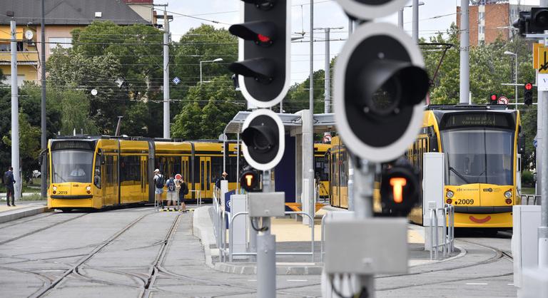 Ellepték a rendőrök az 1-es villamos vonalát, elfogtak egy körözött férfit