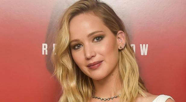 Jennifer Lawrence először jelent meg a vörös szőnyegen azóta, hogy bejelentette: babát vár