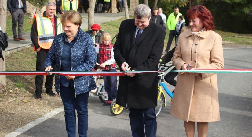 Ünnepséggel avatták a Szomolya és Bogács közti kerékpárutat