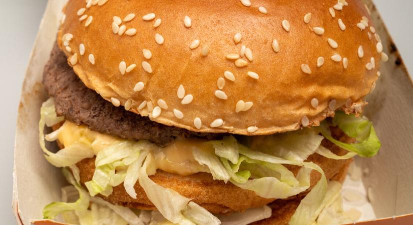 Lecserélik a hagymát a gyorséttermek, miután meghalt valaki a McDonald’s hamburgerétől