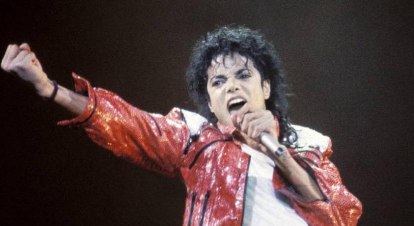 Gyerekként Michael Jacksonnal fotózkodott: mára híres, magyar énekes lett