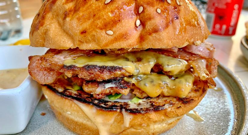 Burger Mustra #202 - Erso Fast Food, Durres (Albánia)