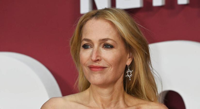 Döbbenetesen jól néz ki bikiniben az 56 éves Gillian Anderson