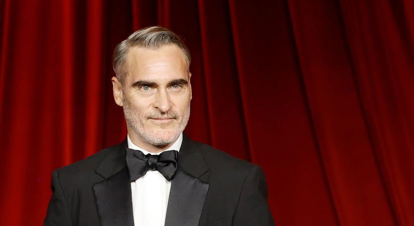 Elhányja magát a lámpaláztól és nem tud mit kezdeni a népszerűséggel – 50 éves Joaquin Phoenix