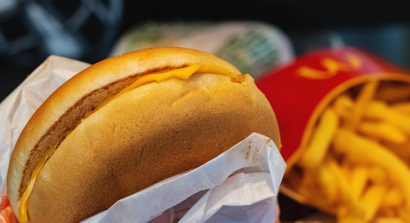 Megszólalt a McDonald's a halálos fertőzést kirobbantó hamburgerükről