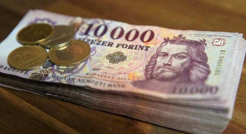 Gödörben ébredt hétfő reggel is a forint