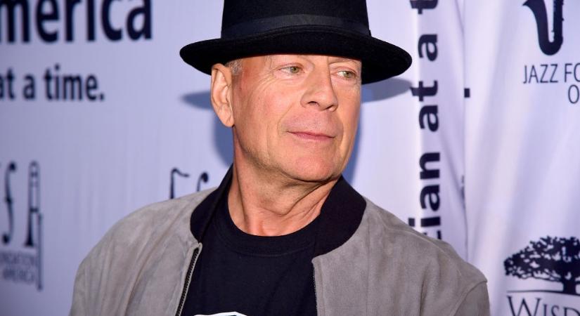 Friss fotón a nagybeteg Bruce Willis – a színész mosolya bizakodásra adhat okot