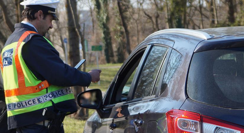 Hat ittas járművezetővel szemben intézkedtek a rendőrök a hétvégén Békéscsabán