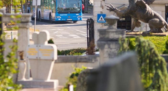 Mindenszentek, halottak napja – Így változik a közlekedés a budapesti temetők környékén