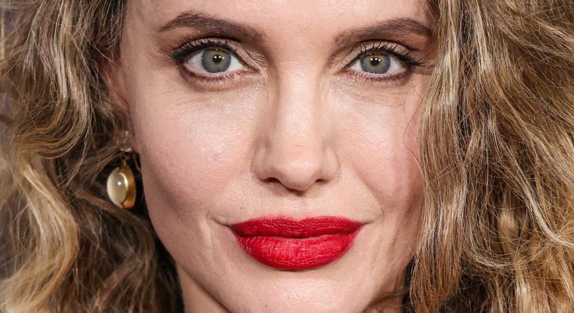 Angelina Jolie új frizurával lépett a vörös szőnyegre