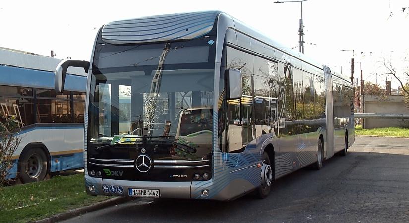 Új csuklós hidrogénbuszt tesztelnek Debrecenben