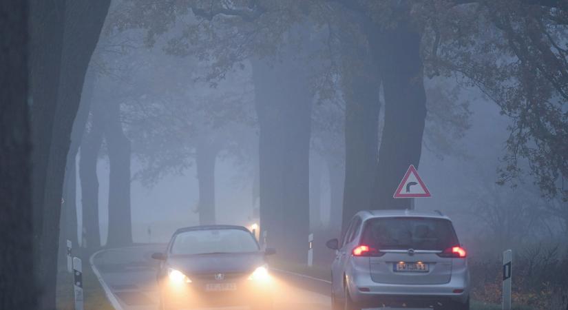 Óriási köd borul Magyarországra, a meteorológusok figyelmeztetést adtak ki