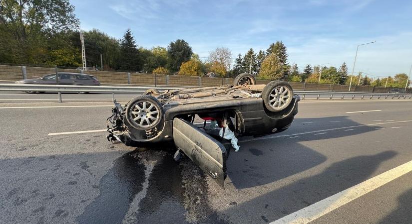 Szemtanúk húzták ki a kocsiból a fiatalokat a szombati horrorbalesetnél