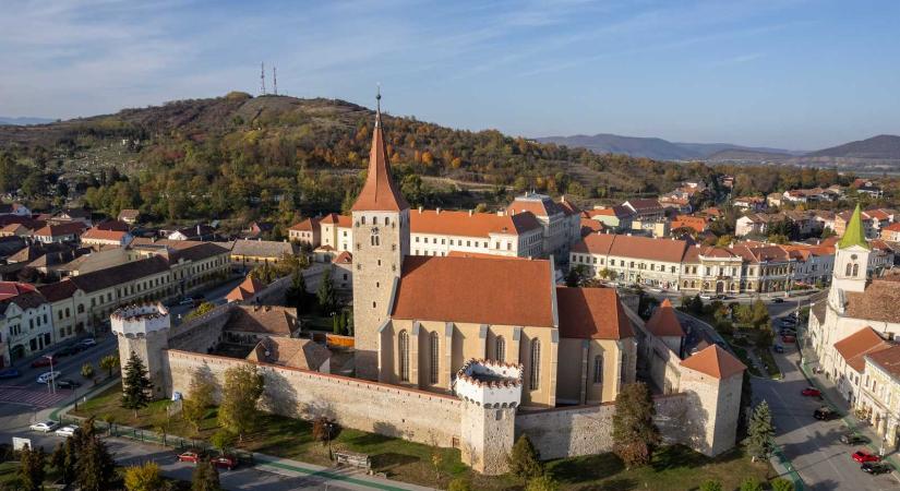 Átadták a restaurált nagyenyedi vártemplomot - története legnagyobb felújításán esett át a nyolc évszázados műemlék