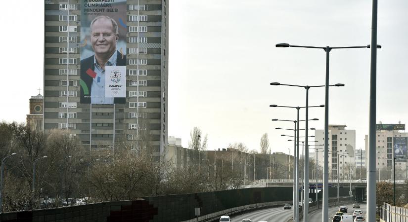 Átlépte a záróvonalat, üldözni kezdték a rendőrök, erre forgalommal szemben felhajtott az M3-asra egy autós