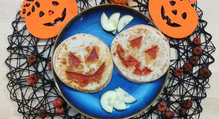 Rémisztően finom halloweeni tortilla: rengeteg sajttal készül