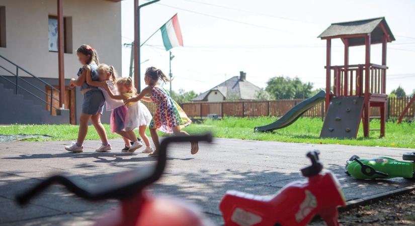 „Nálunk az átlagos gyerek nagyon jónak számít” – az endrefalvi óvodában jártunk