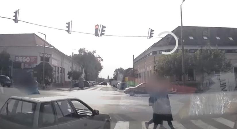 Elkapták a sofőrt, aki zebrán átkelő gyalogosok közé hajtott Szarvason – videó