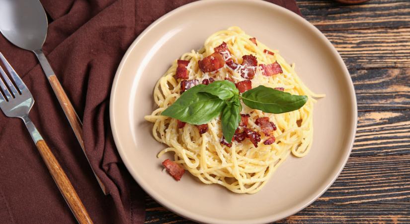 Ez Jamie Oliver tökéletes carbonara tésztája: 10 perc alatt elkészül