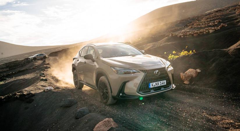 Slim fit öltönyhöz illő gumicsizma - Menetpróba: Lexus NX Overtrail 350h - 2024.