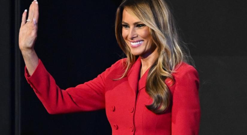 Méregdrága kabátruhában tért vissza Melania Trump: így néz ki most a rég nem látott ex-first lady