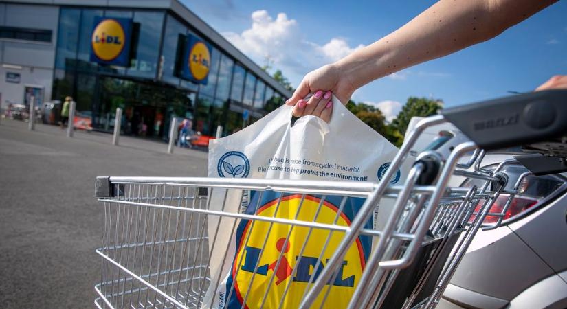 Gyereksikolytól lett hangos a Lidl parkolója: rémálom, amit a kisbabával művelt a bevásárlókocsi