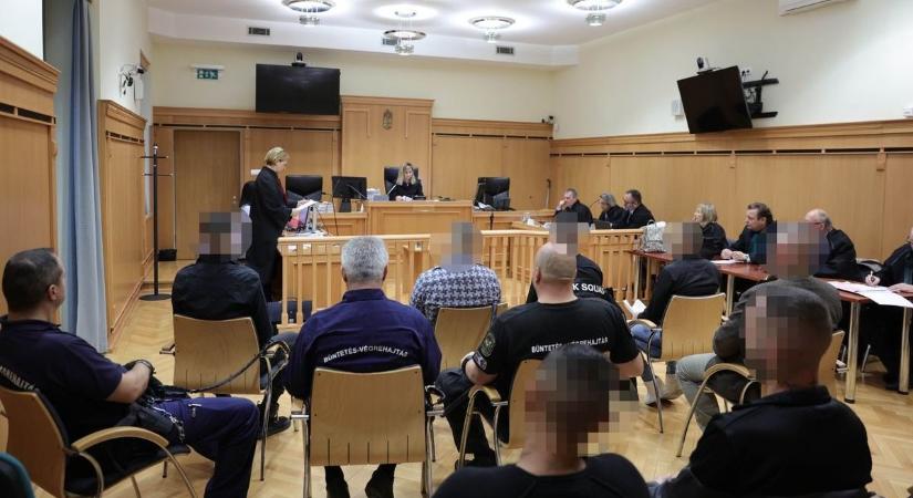 Kábítószer-kereskedelem: hosszan sorolta az ügyész a vádlottak bűnlajstromát