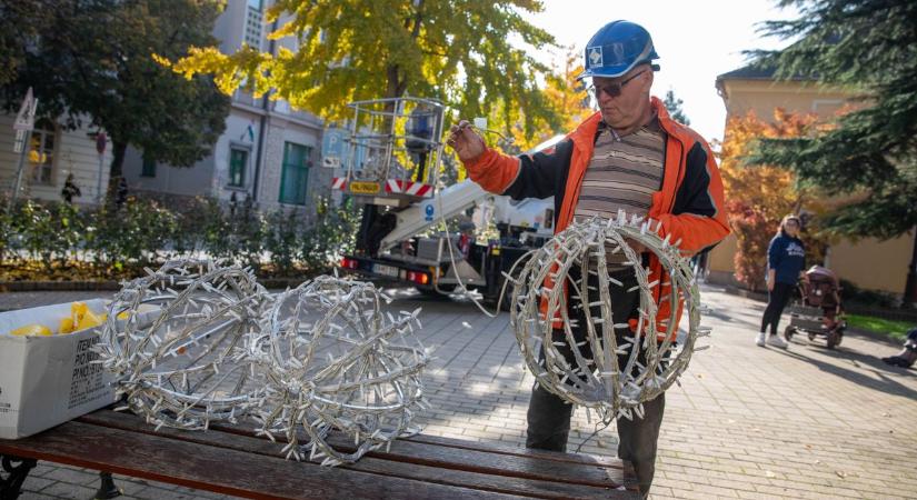 Megkezdődött az adventi köztéri fények szerelése Zalaegerszegen (videó)