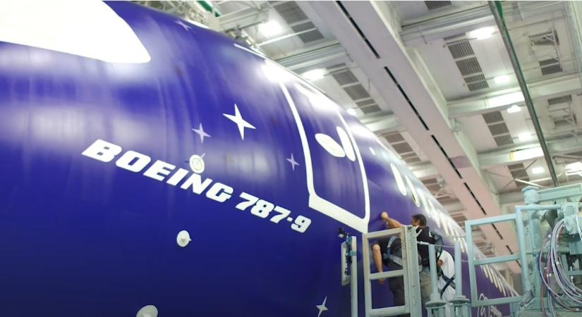 Óriási veszteség, kalapozik a Boeing