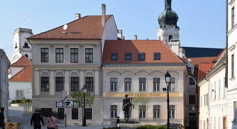 Tényleg az árvíz mosta el a szeptemberi vendégéjszakákat a Balatonon?