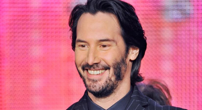 Fittyet hány a kritizálókra: jóval idősebbnek tűnő, ősz hajú barátnőjét annyira nagyon szereti a jóképű Keanu Reeves ( fotók)