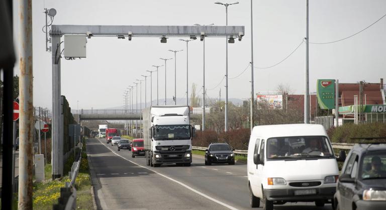 Reszkethetnek a budapesti gyorshajtók, mától éles az új traffipaxrendszer