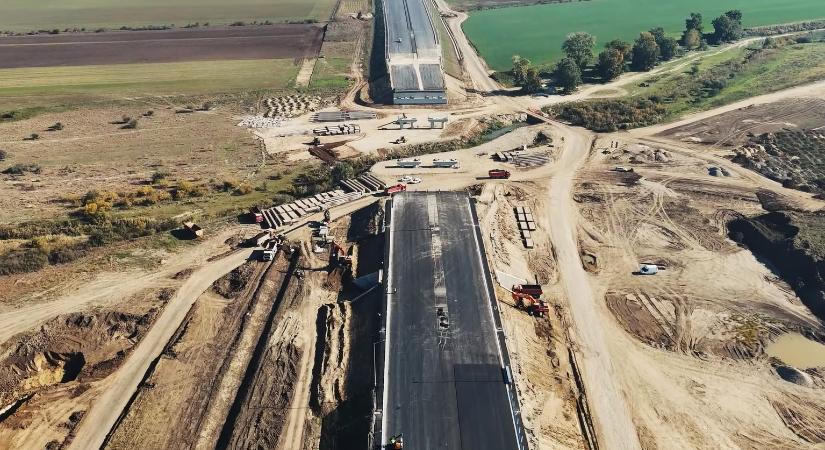 Ciolacu szerint három év alatt lesz kész a Târgu Neamţ és Ungheni közötti autópálya-szakasz