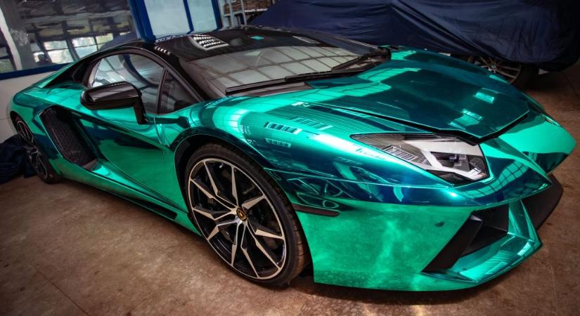 A Kúria előtt is bukta a NAV a Lamborghini-pert, fizetniük kell a luxusverdák miatt