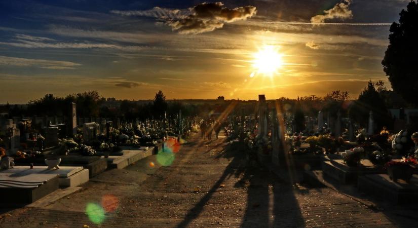 Így előzhetik meg a gyertyák okozta temetői és lakástüzeket