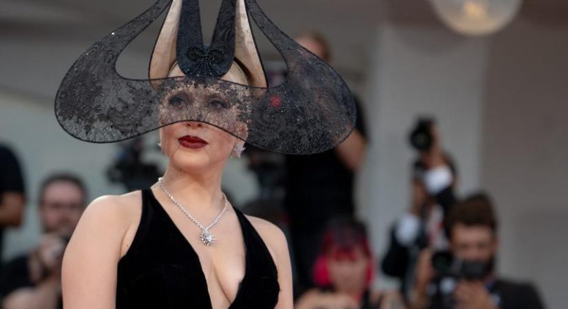 Ezúttal Lady Gaga mellett tűnt fel Rév Marcell neve